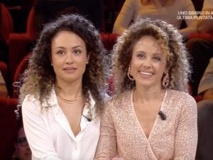 Silvia ad Affari Tuoi apre tutti pacchi rossi, ma si salva alla Regione Fortunata: porta a casa 50mila euro