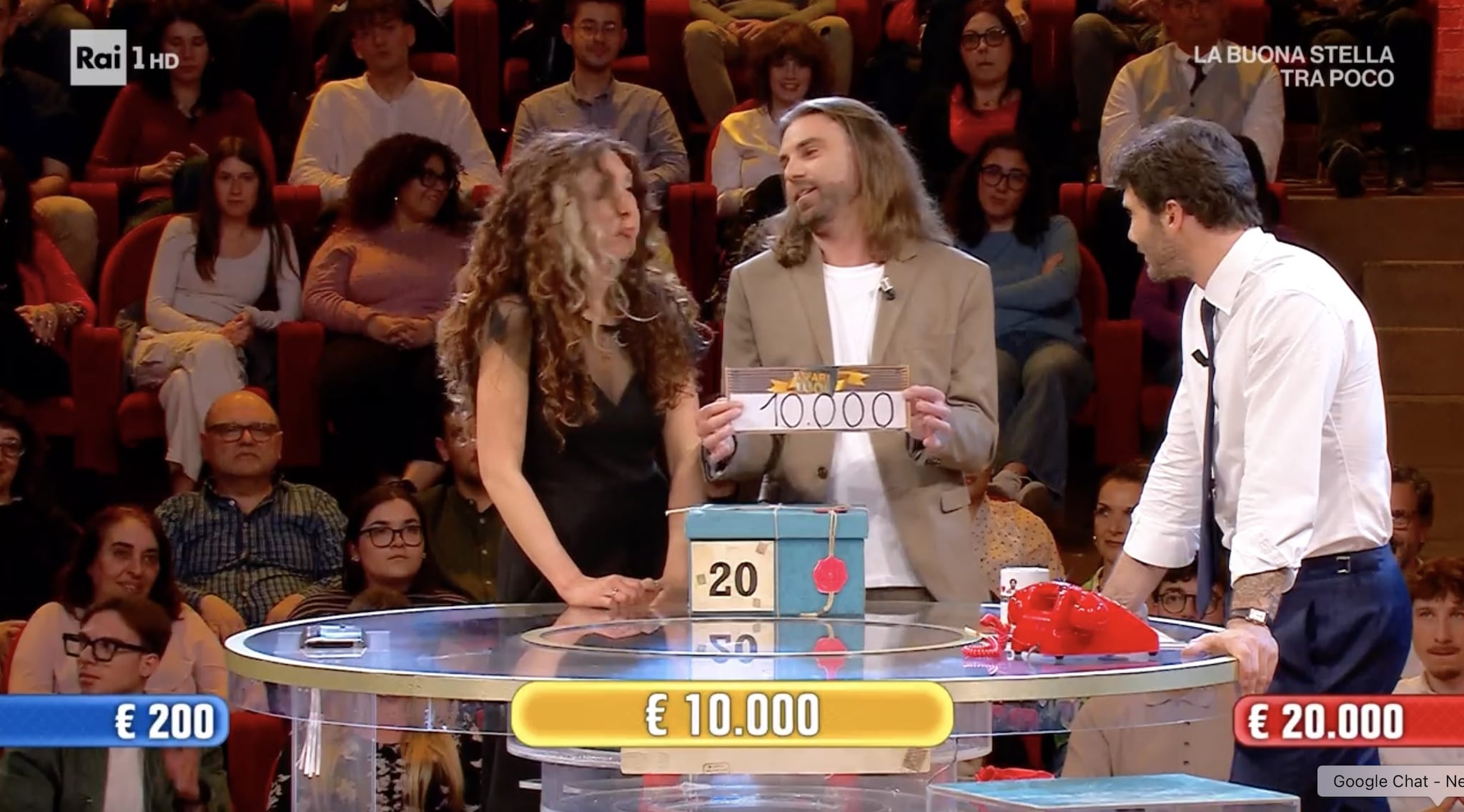 Simone ad Affari Tuoi cambia pacco sul finale ma il Dottore lo inganna: torna a casa con l'ultima offerta