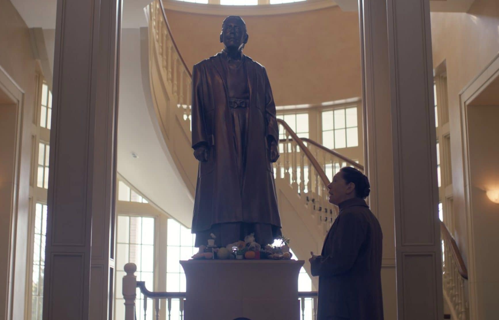 The Testaments debutta su Disney+: anche Zia Lydia torna nel sequel del Racconto dell'Ancella