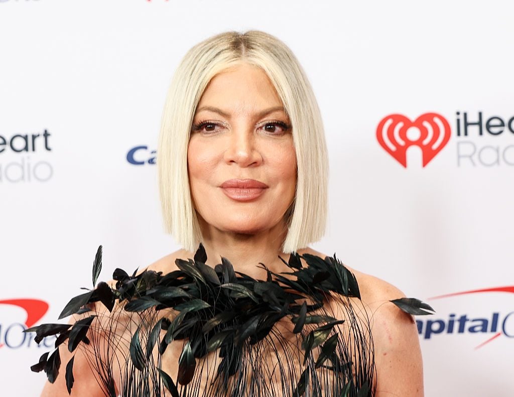 Tori Spelling coinvolta in un incidente con sette minori: "È ferita, ma nessuno è in gravi condizioni"