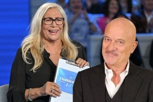 Claudio Bisio stuzzica Mara Venier: "Mi hanno offerto il tuo posto a Domenica In l'anno prossimo"