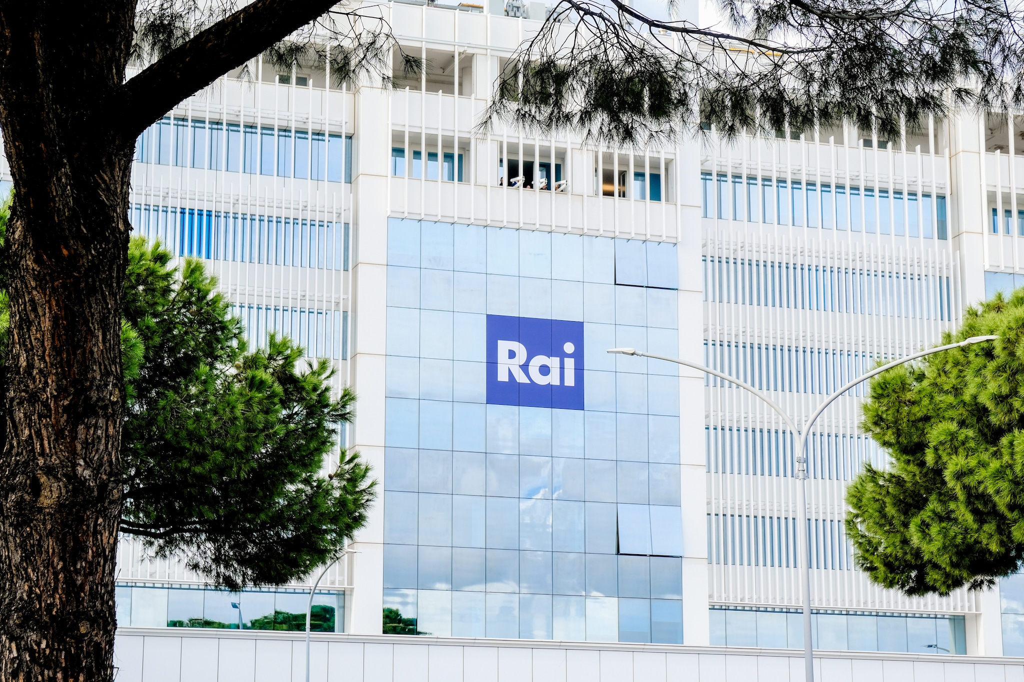 Mancano i soldi in Rai: nessun programma nuovo tra le 14 e la solita Estate in diretta