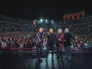 La scaletta del concerto dei Pooh su Canale 5: cantanti e ospiti all’Arena di Verona