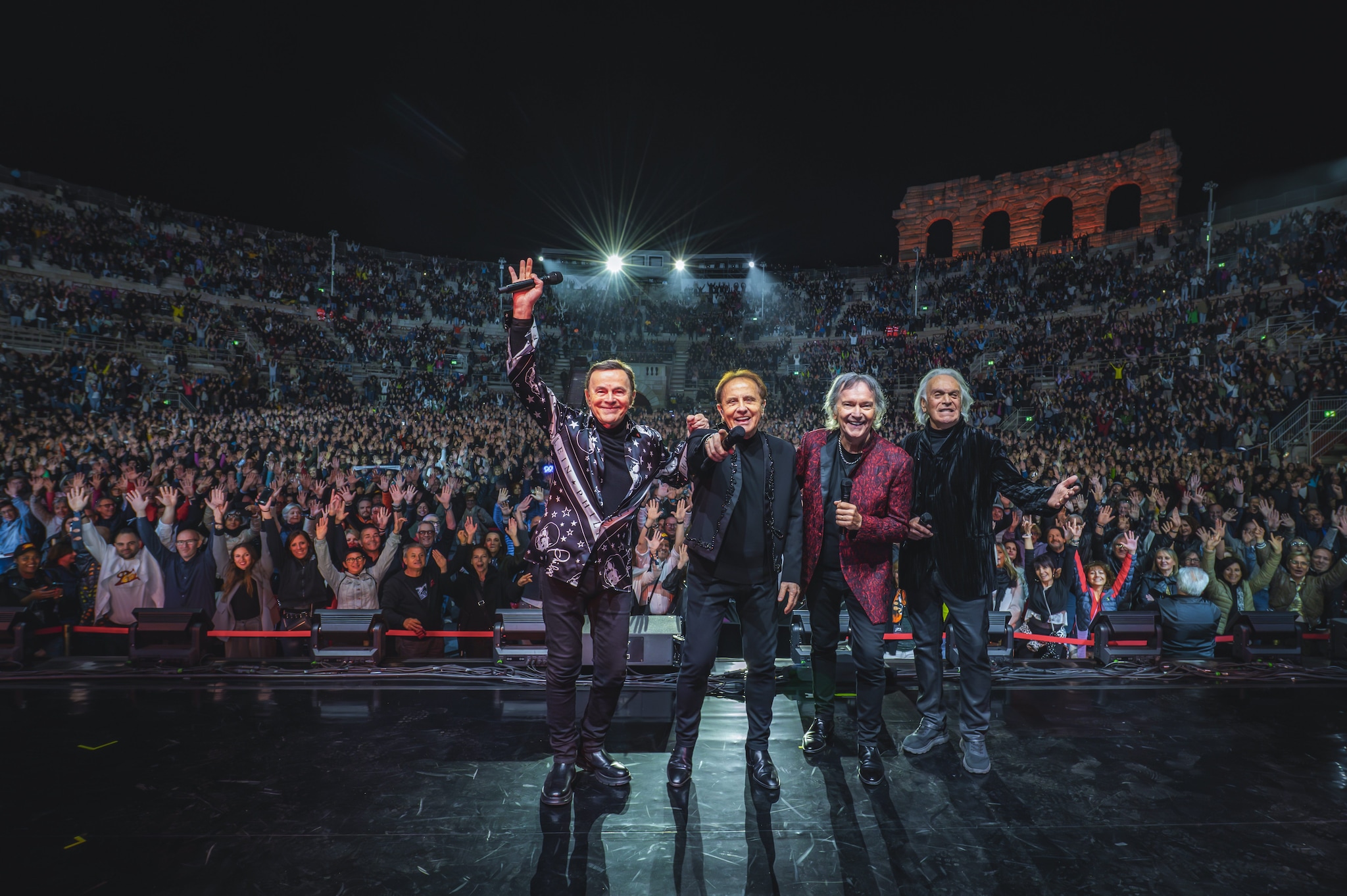 La scaletta del concerto dei Pooh su Canale 5: cantanti e ospiti all’Arena di Verona