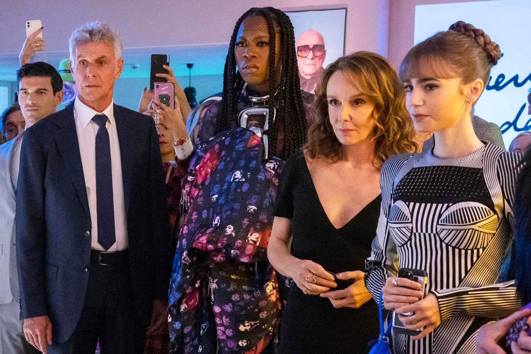 Pierre Deny in una scena di Emily in Paris