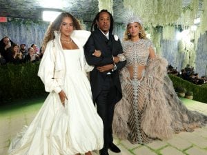 Jay-Z, Beyoncé e Blue Ivy al Met Gala 2026: la famiglia Carter si presenta tutta insieme sul red carpet