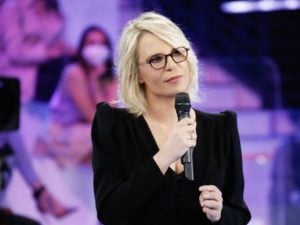 Serale di Amici 2026, chi sarà eliminato e chi va in finale: le anticipazioni dell’ottava puntata