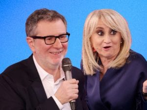 Luciana Littizzetto punge la Rai a Domenica In: “Fazio, siamo di nuovo qui. È già un avvicinamento”