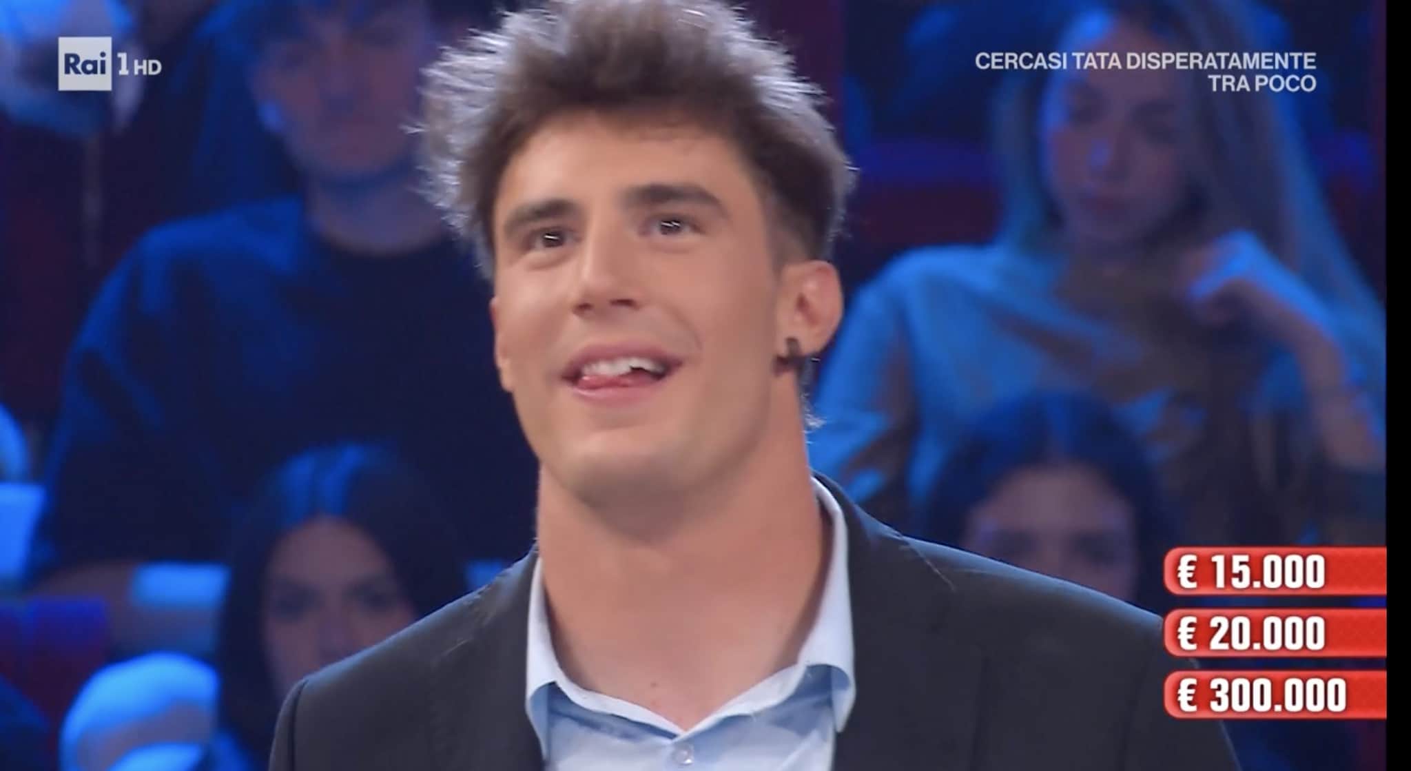 Affari Tuoi, Gilles osa e si ferma nel momento giusto, la sua è la partita perfetta: "È solo fortuna"