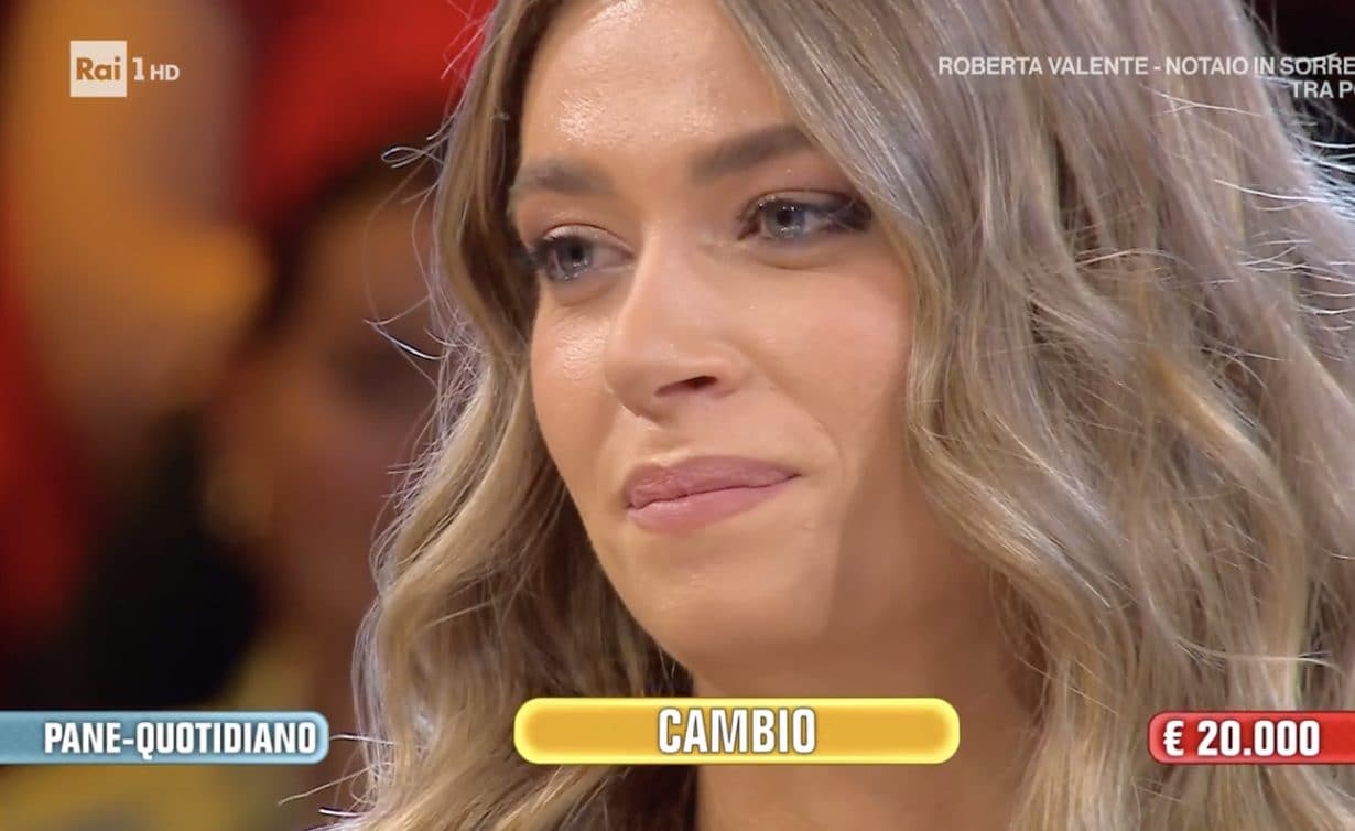 Ad Affari Tuoi, Magdalena si affida alla sorella e rifiuta il cambio: "Per me è stata una seconda mamma"