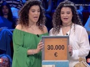Sara ad Affari Tuoi tenta la fortuna cambiando tre volte pacco: le va bene e porta a casa più di 30mila euro