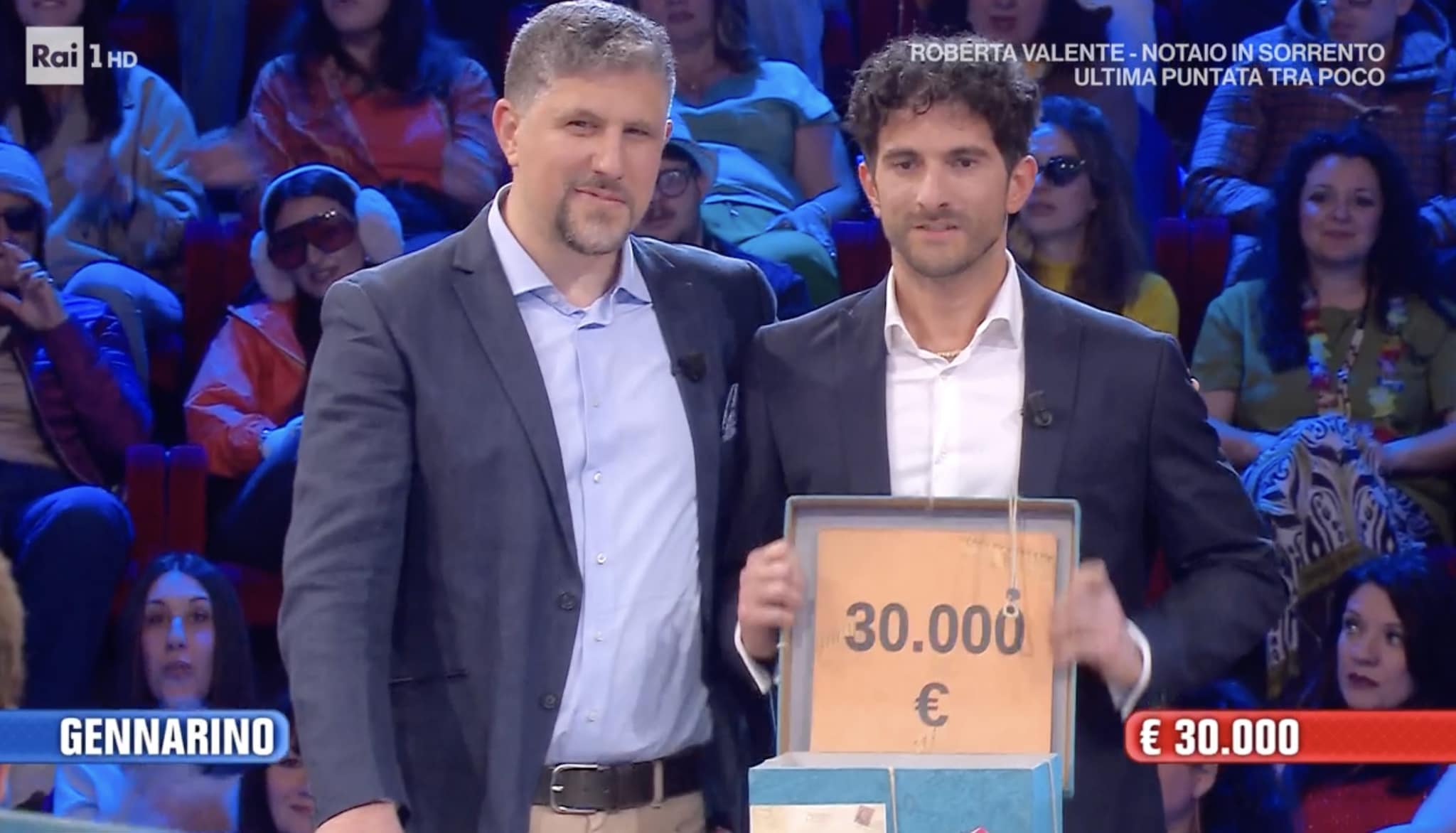 Affari Tuoi, la puntata del 10 maggio: Raffaele dalla Puglia vince 30mila euro grazie a un segno del destino
