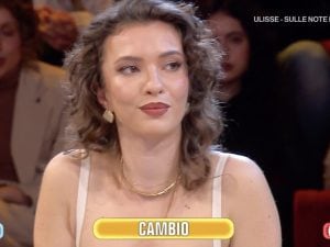 Alessia ad Affari Tuoi si fa fregare dal Dottore, accetta l’ultimo cambio e perde i soldi che aveva pescato