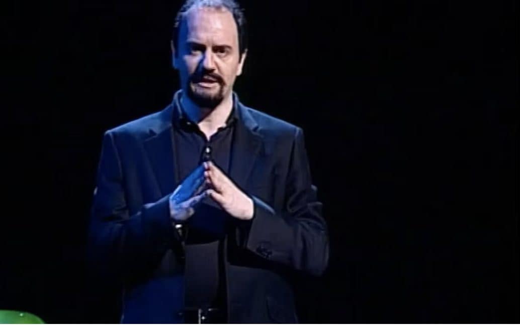 Fabio De Luigi nell’imitazione di Carlo Lucarelli