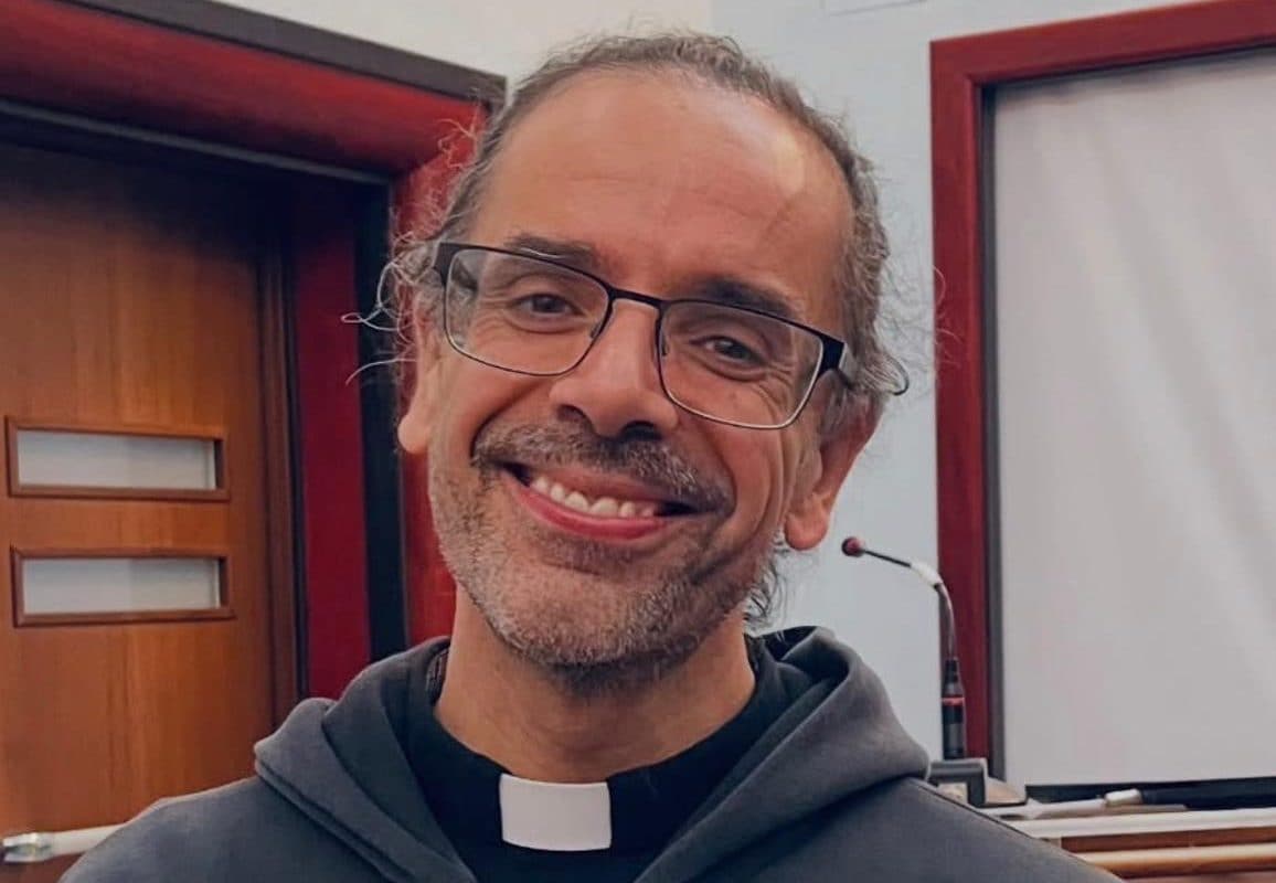Don Roberto Fiscer ha 49 anni