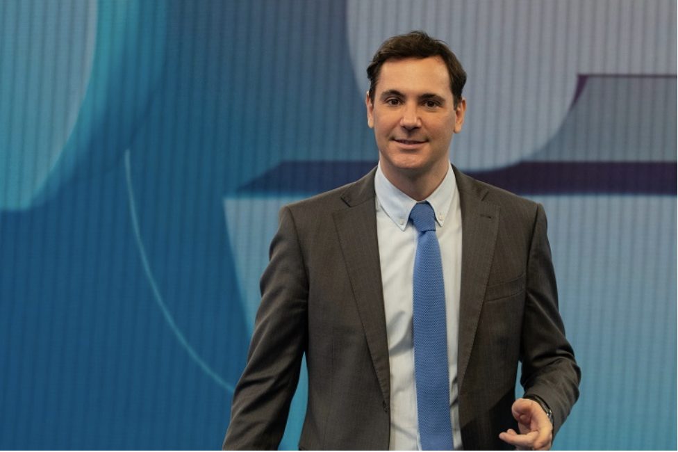 Francesco Vecchi raddoppia nell'estate Mediaset: condurrà anche Dritto e Rovescio News