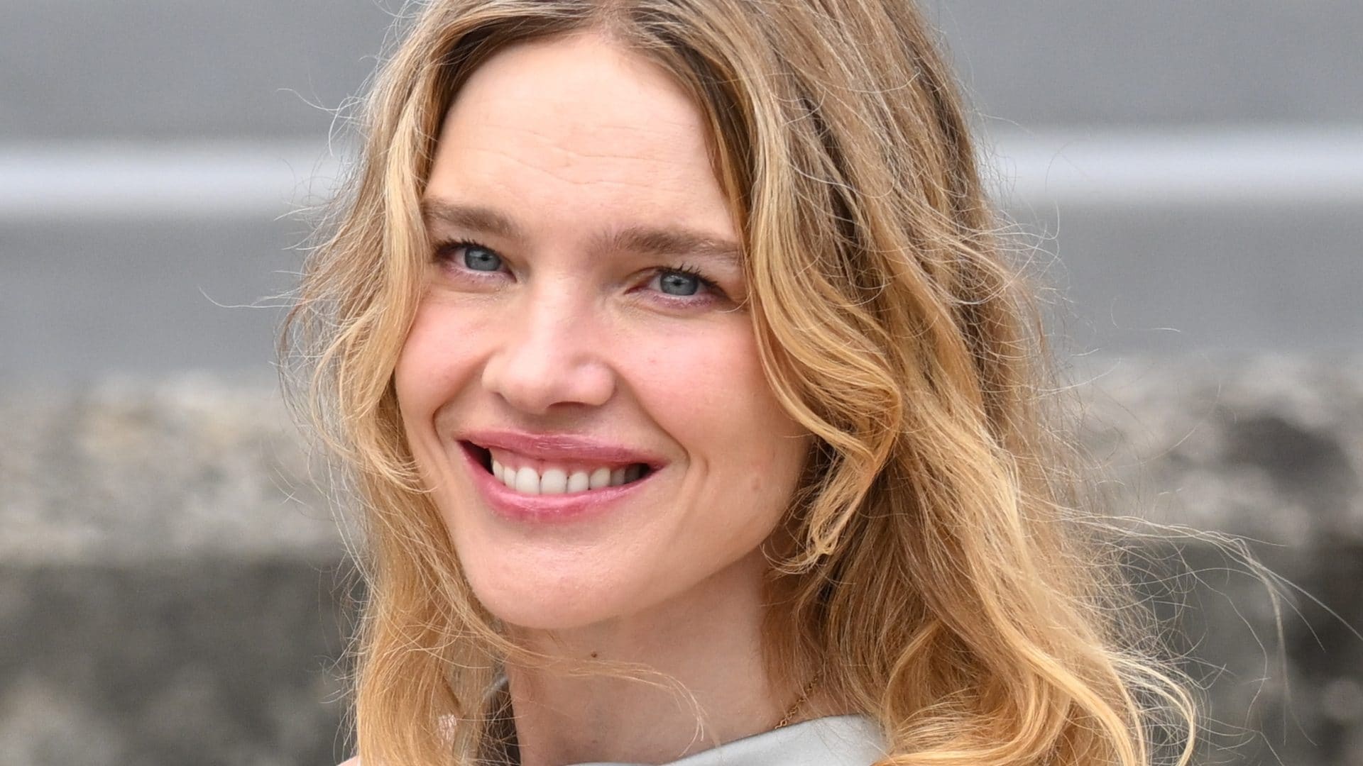 Natalia Vodianova è incinta, aspetta il sesto figlio: la storia di riscatto della modella 44enne