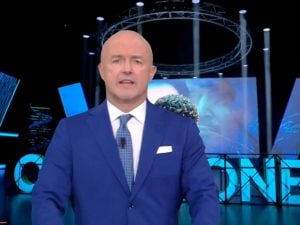 Nuzzi apre Quarto Grado con Samurai J per parlare di Sempio, l’ossessione del meme contagia la cronaca nera