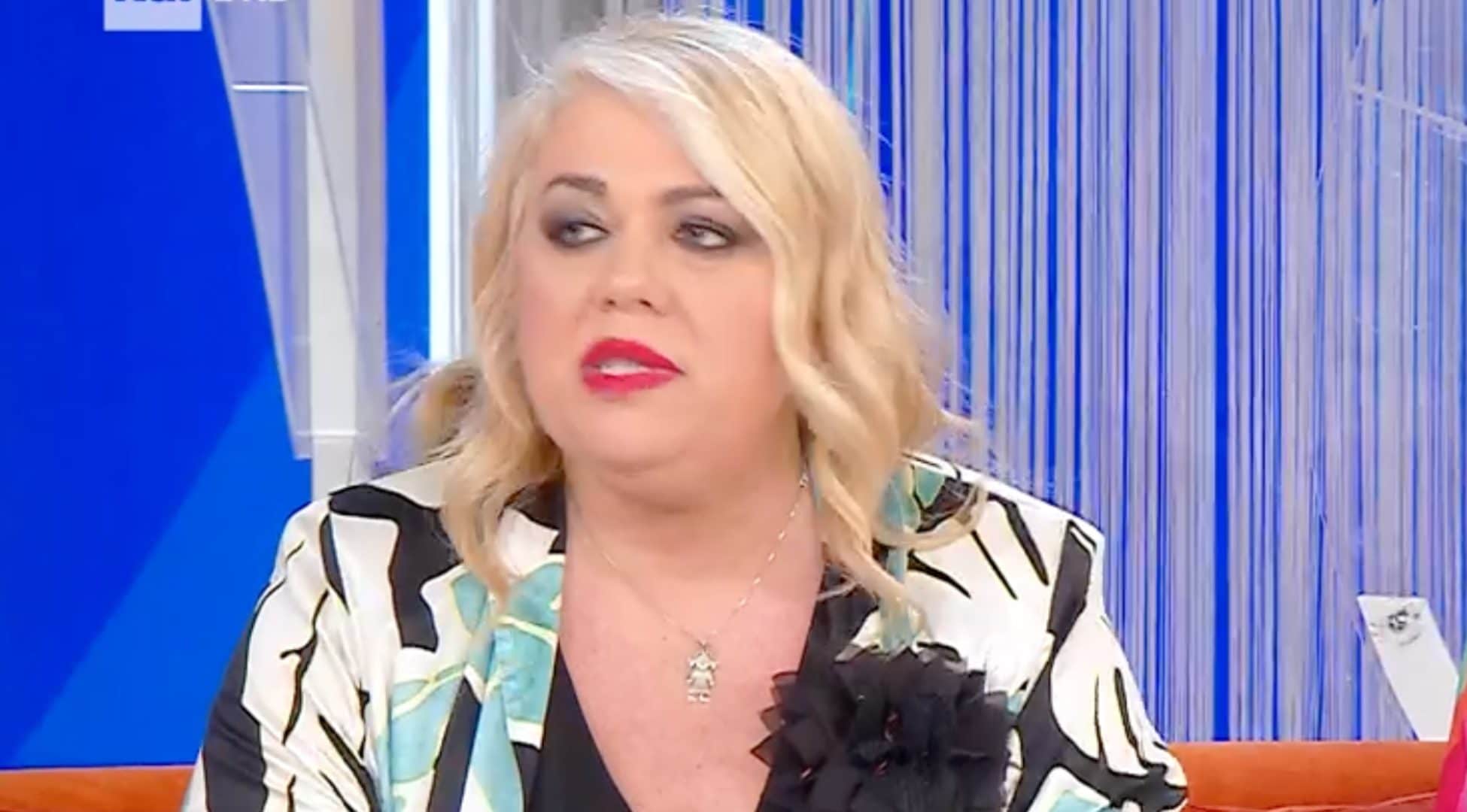 Rossella Erra denuncia chi la insulta per il suo corpo: "Tra loro nonni, ex consiglieri e persone nelle Forze dell'Ordine"