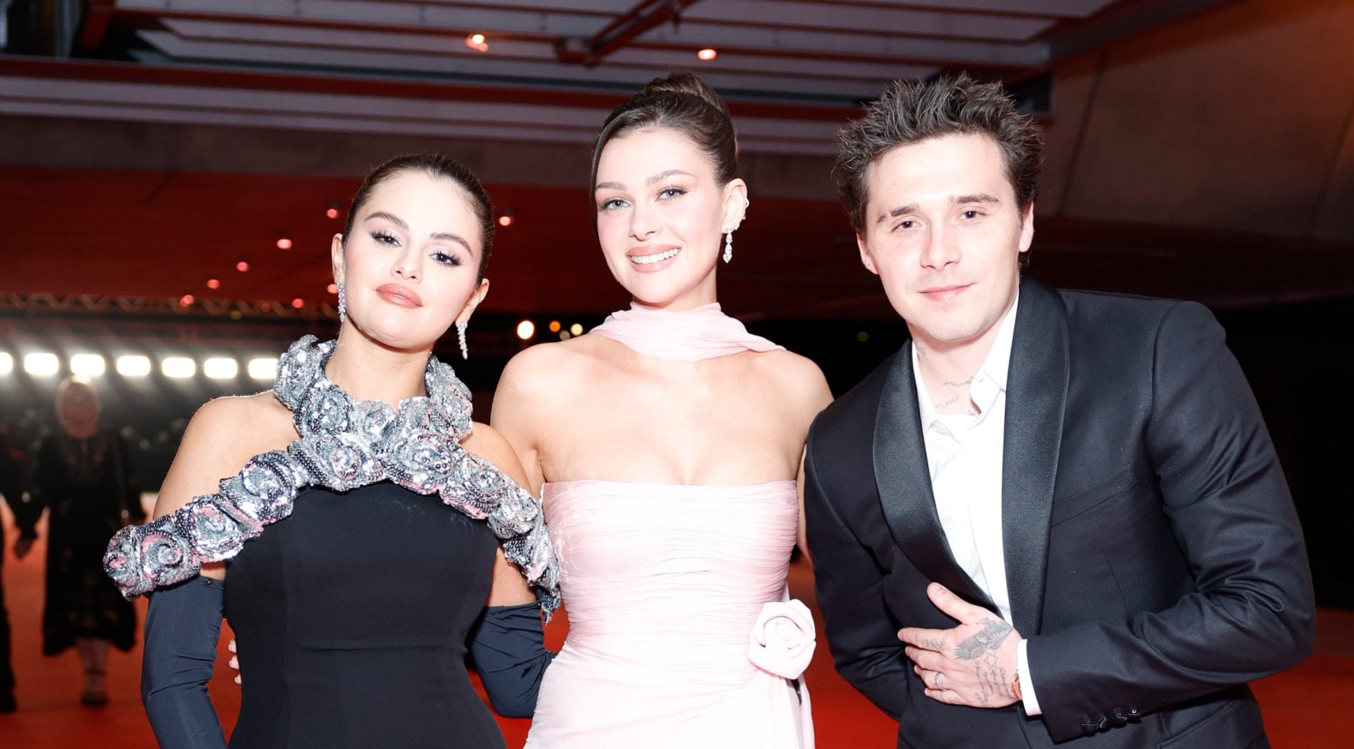 L’amicizia tra Selena Gomez, Brooklyn Beckham e Nicola Peltz si è raffreddata dopo le nozze con Benny Blanco