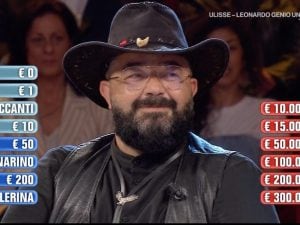 Ad Affari Tuoi Donato accetta per sbaglio 10mila euro, De Martino è incredulo: “Ma come è possibile?”