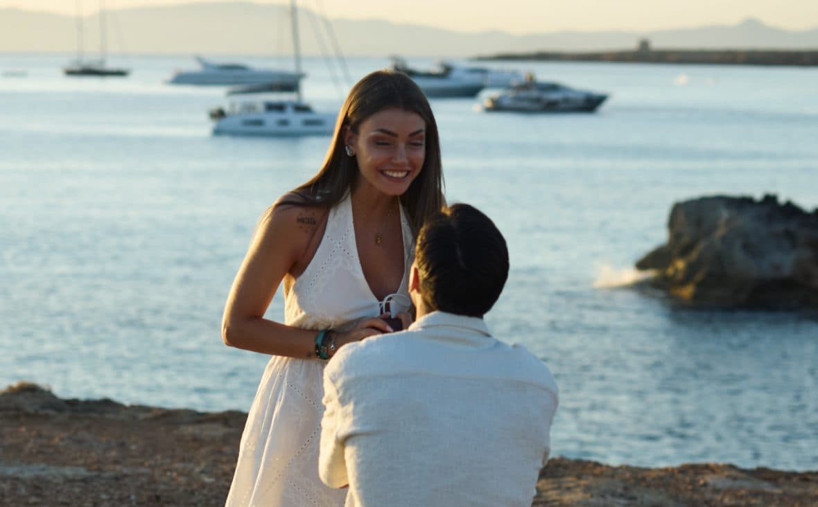 Camilla Mangiapelo sposerà Luca Moro, proposta in spiaggia per l'ex di Uomini e Donne: "Ho detto sì"