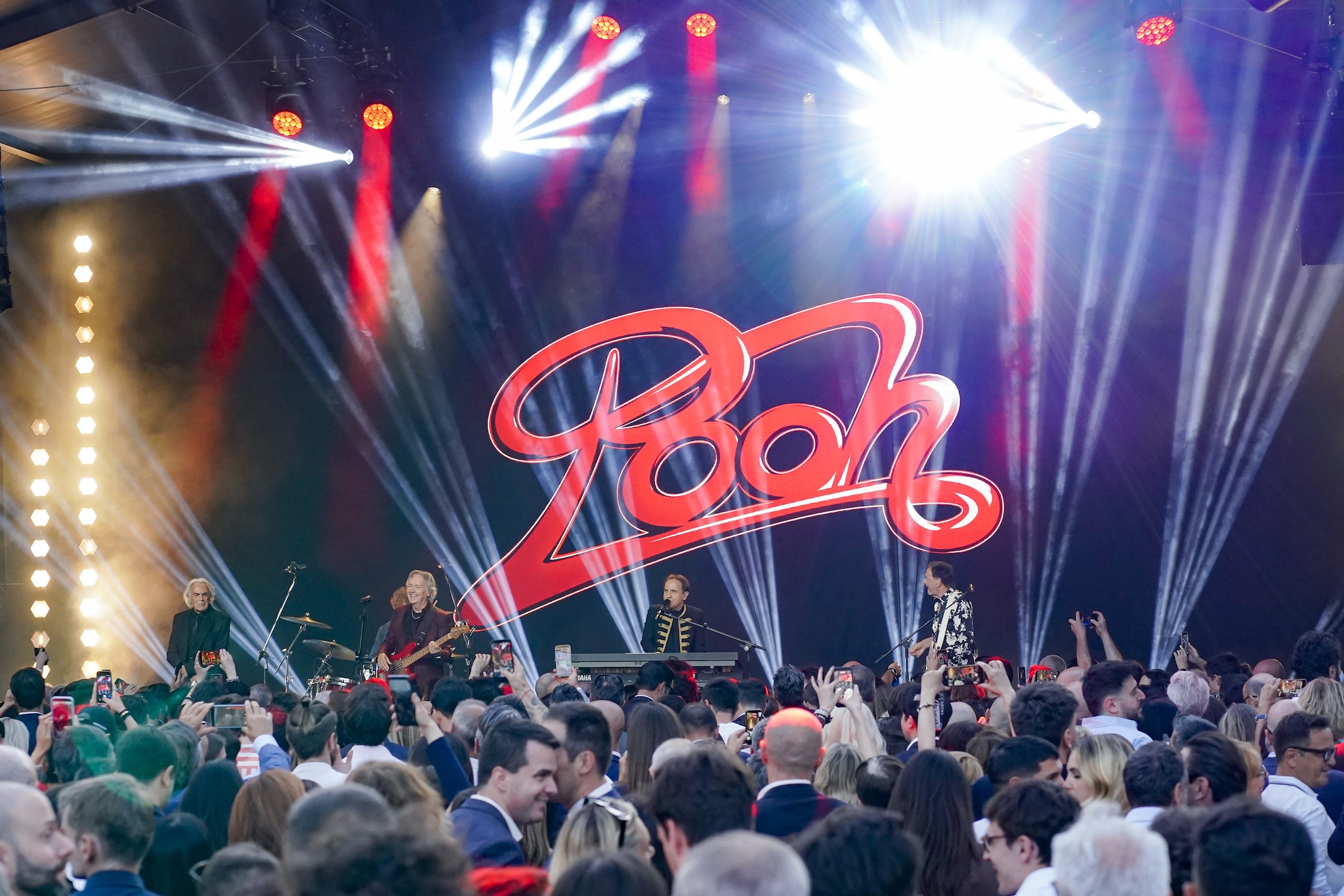 Il concerto dei Pooh durante la serata a Cologno Monzese