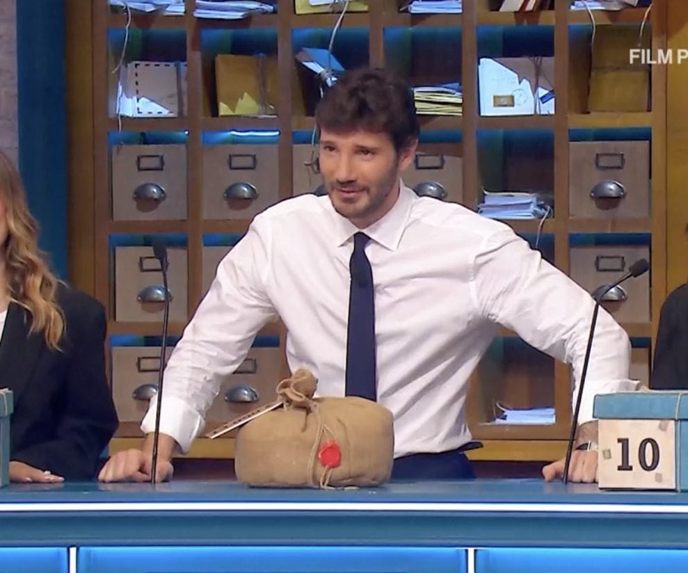 L'orario di Affari Tuoi non si tocca, Rai1 scommette sulla prima serata breve: "Per dare spazio alla seconda"