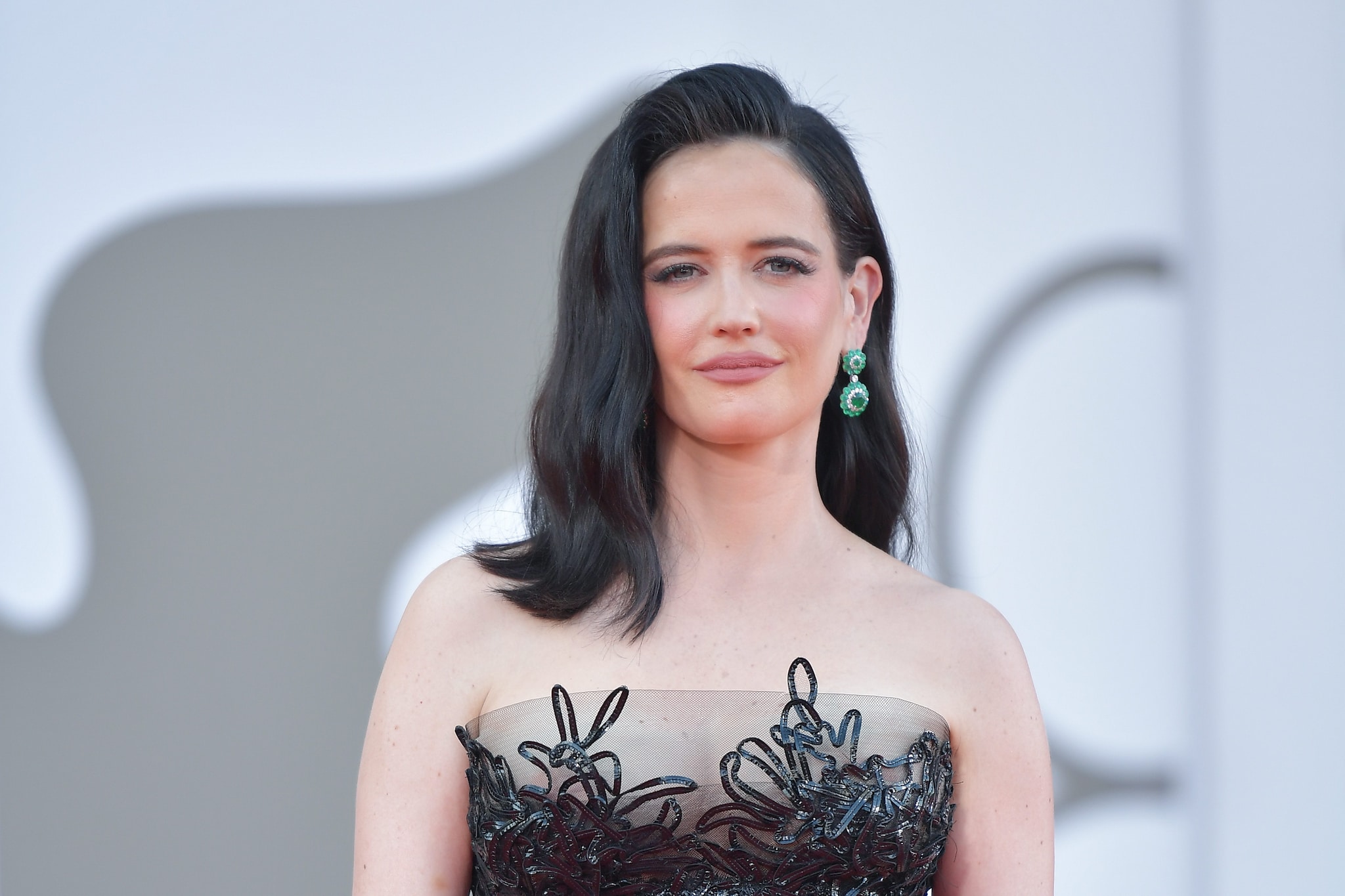 Incidente sul set di Mercoledì 3, Eva Green portata d'urgenza in ospedale: "Si è fatta male a una gamba"