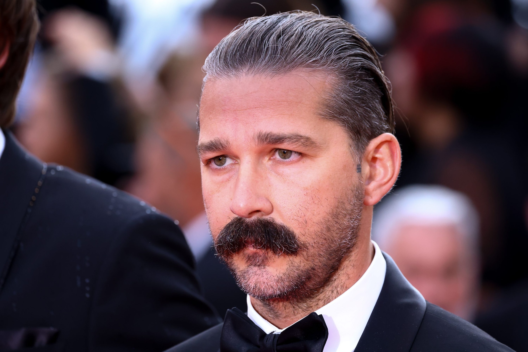 Shia LaBeouf dopo la rissa di New Orleans: è in libertà vigilata e dovrà iniziare la riabilitazione dall'alcol
