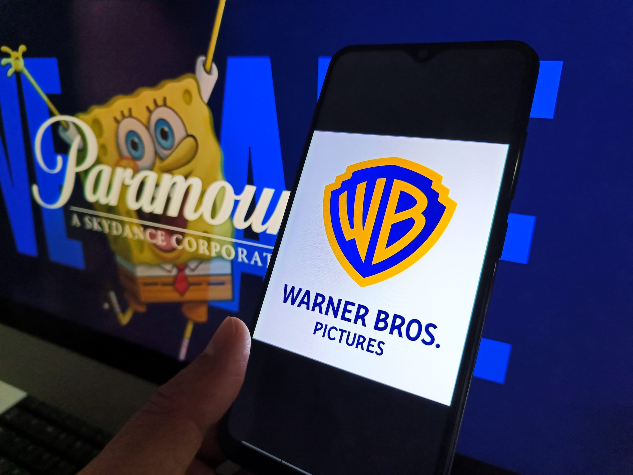 Paramount compra Warner Bros: cosa cambia ora per i nostri abbonamenti a serie tv e film