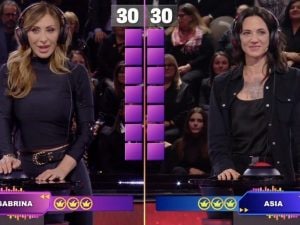 Tensione a Sarabanda Celebrity tra Asia Argento e Sabrina Salerno, Enrico Papi interviene: “Ora calmatevi”
