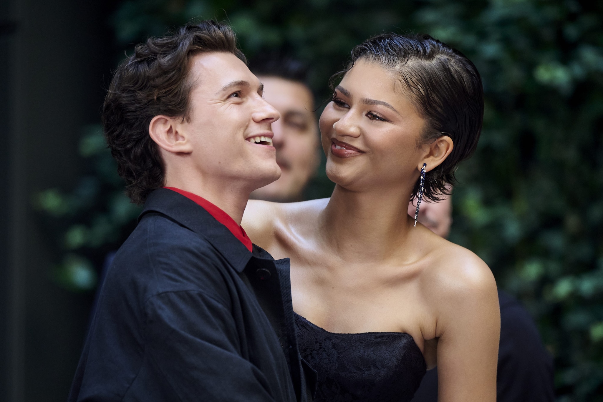 Tom Holland conferma le nozze con Zendaya dopo mesi di indiscrezioni: "Ci siamo sposati, c'erano tutti"