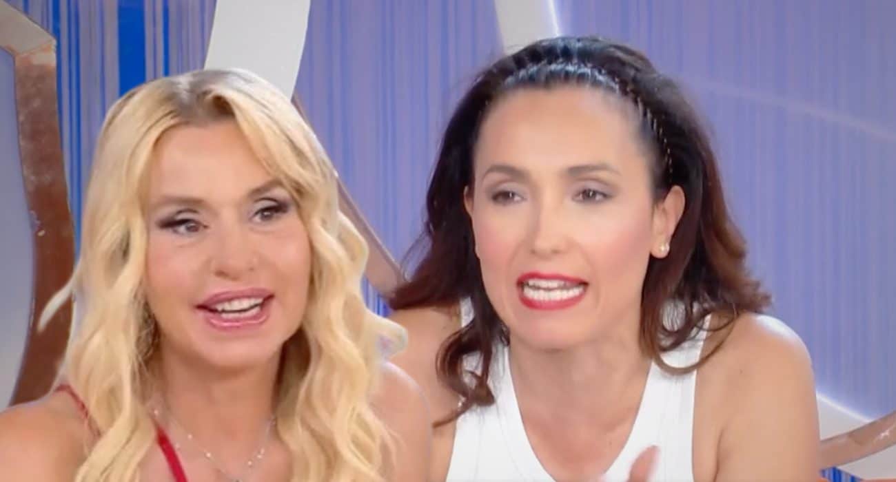 Caterina Balivo punge Valeria Marini sull'adozione: "Ne parli nelle interviste, ma la richiesta l'hai fatta?"