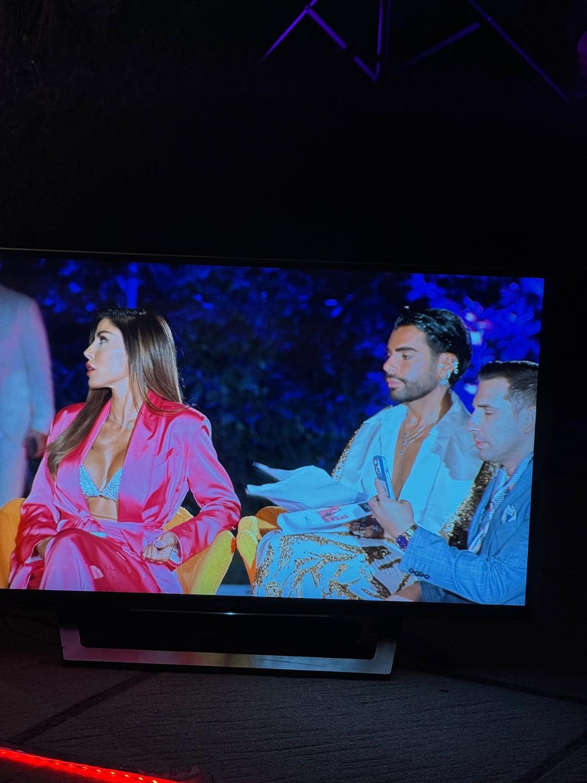 Uno screen della prima puntata registrata e mai trasmessa. In studio Nuzzolo, Guendalina Tavassi e Federico Fashion Style