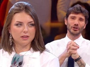 Ad Affari tuoi la pizzicagnola Giulia cambia 15mila con 0 euro, De Martino sull’ironia di Herbert: “Chiedo perdono”