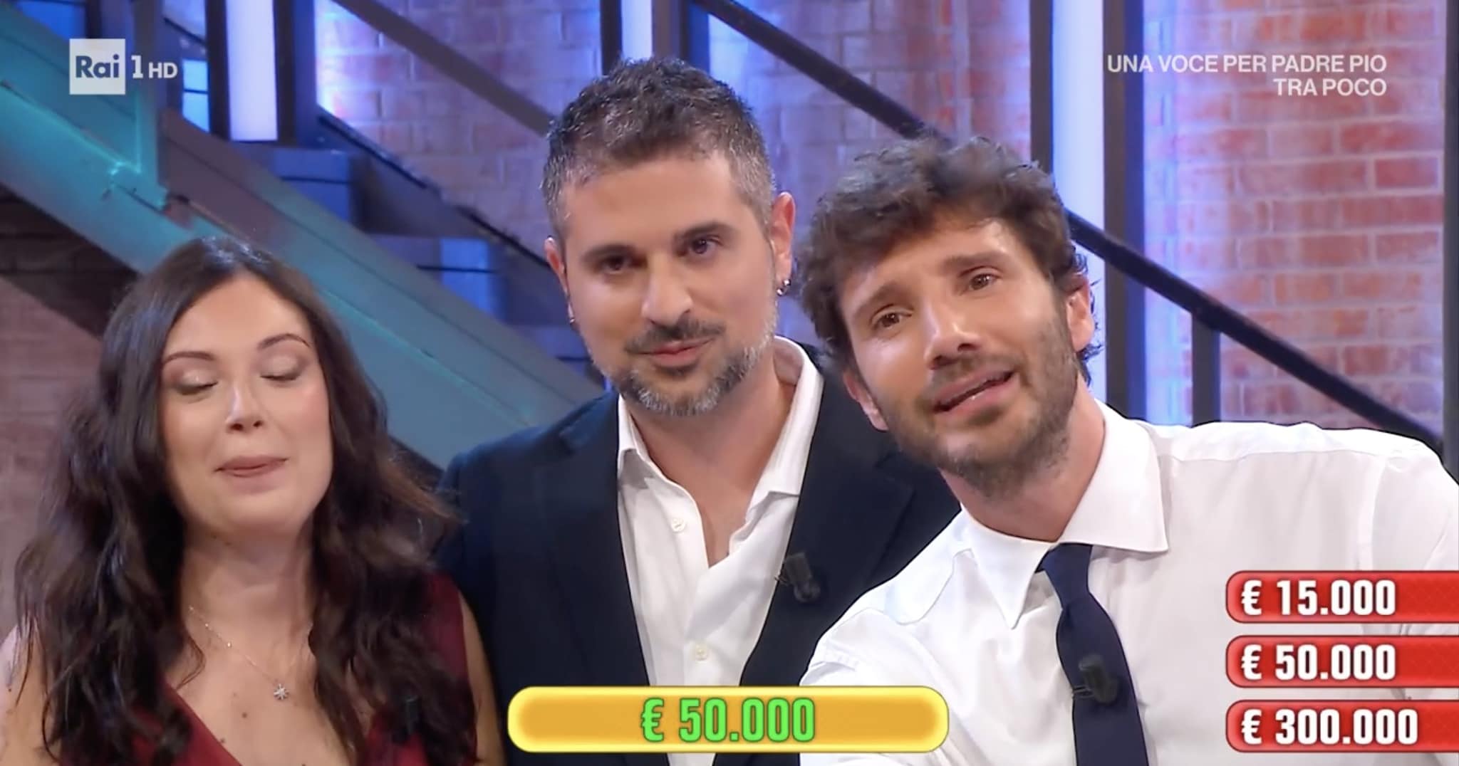 Ad Affari Tuoi Andrea fa una dedica al figlio per quando avrà 18 anni: "Ti amiamo e faremo di tutto per te"
