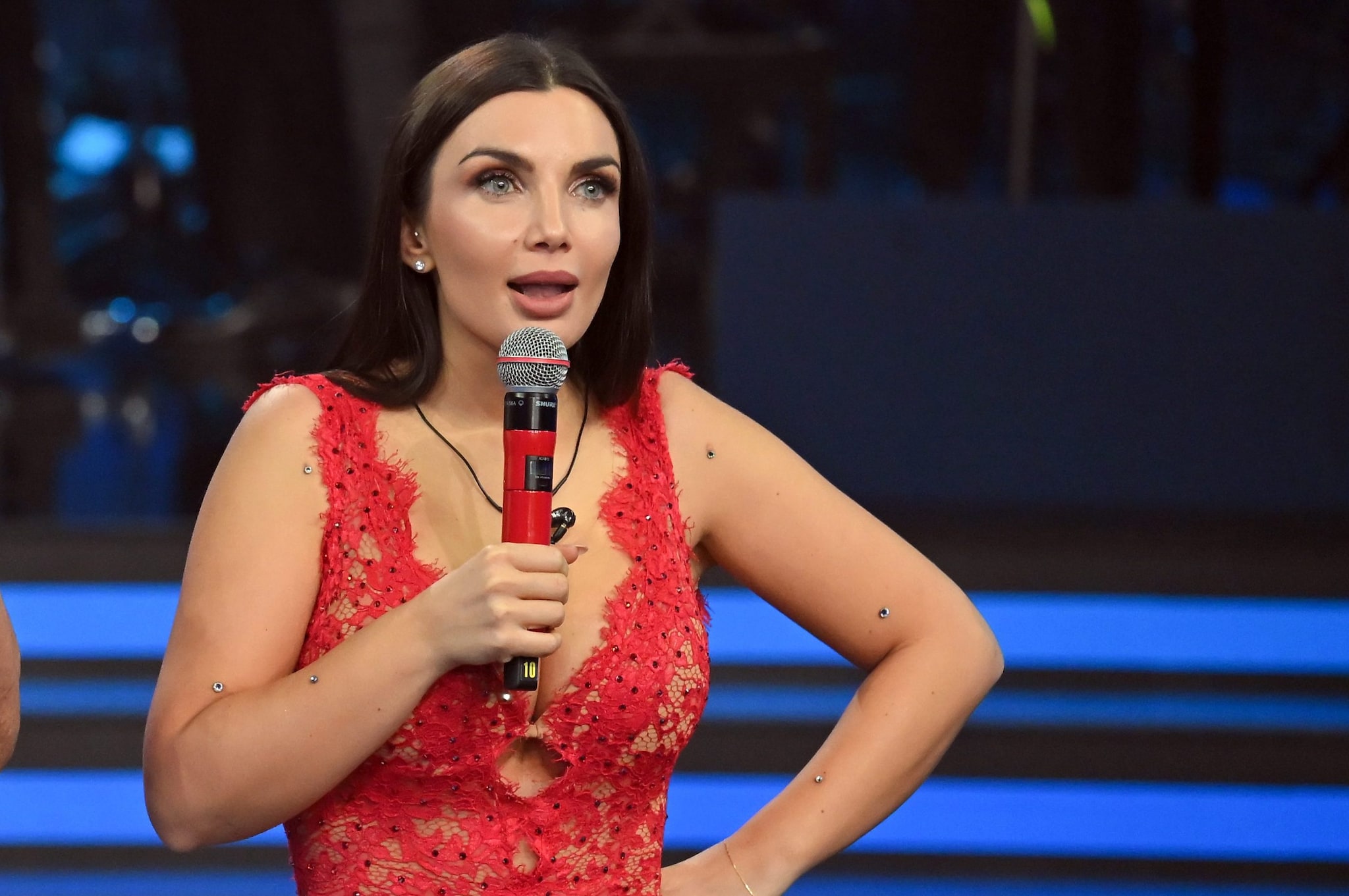 Elettra Lamborghini contro chi commenta il suo corpo: "Grassa come un maiale? Siete dei peracottari ossessionati"