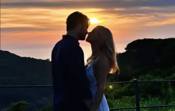 Michelle Hunziker e Giulio Berruti insieme nella prima romantica foto pubblicata sui social