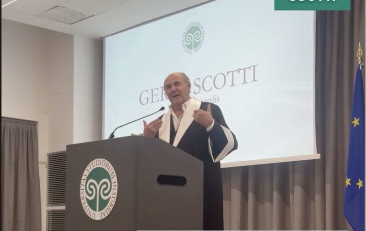 A Gerry Scotti la Laurea honoris causa in Scienze della Comunicazione: "Un rapporto autentico costruito col pubblico"