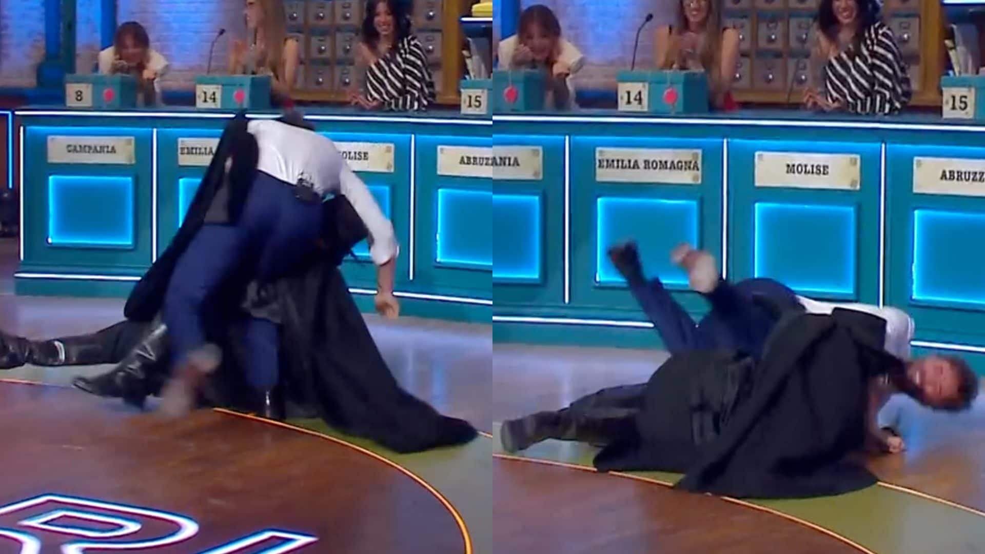 Stefano De Martino cade in diretta ad Affari tuoi, Herbert Ballerina si preoccupa: "Ti sei fatto male?"