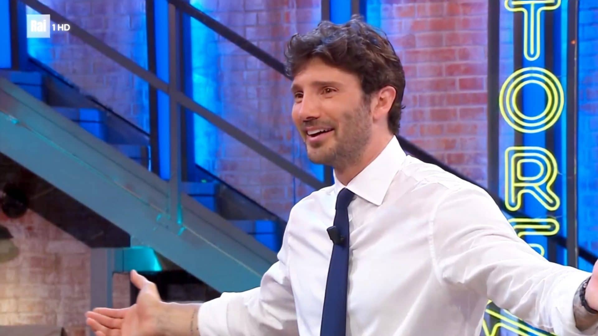 La reazione di Stefano De Martino alla gaffe di Dalila
