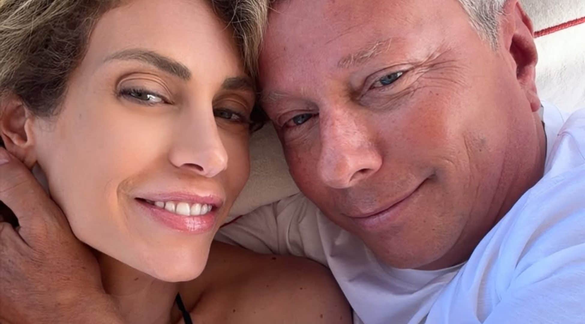 Paola Caruso accusata di stare col 60enne Talin solo perché ricco, la replica: "Me la sto godendo"