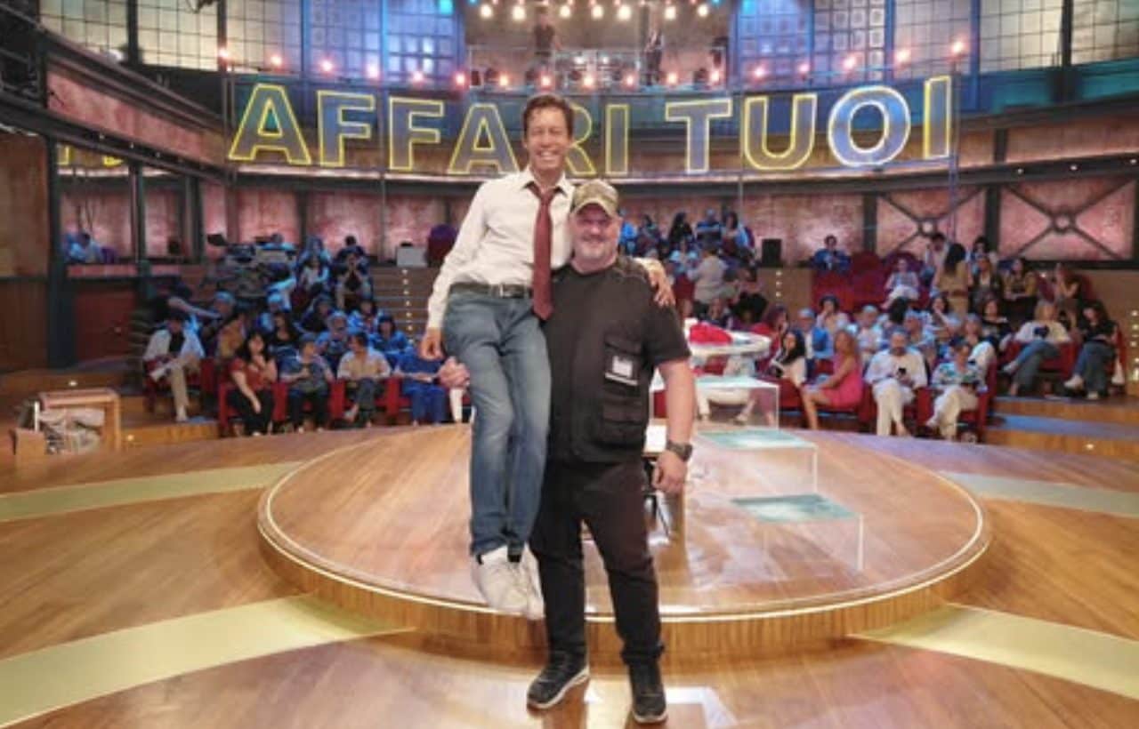 Thanat di Affari Tuoi saluta per sempre il Teatro delle Vittorie: "Mi ha cambiato, è diventato casa per me"