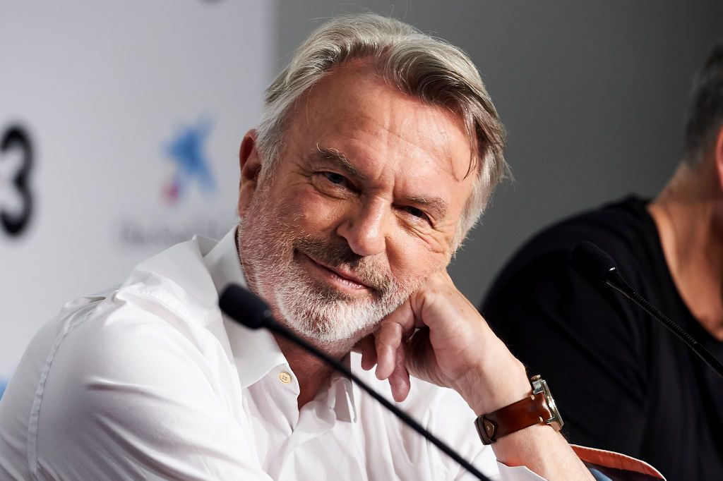 Rivelate le cause della morte di Sam Neill, l'attore di Jurassik Park è morto di polmonite