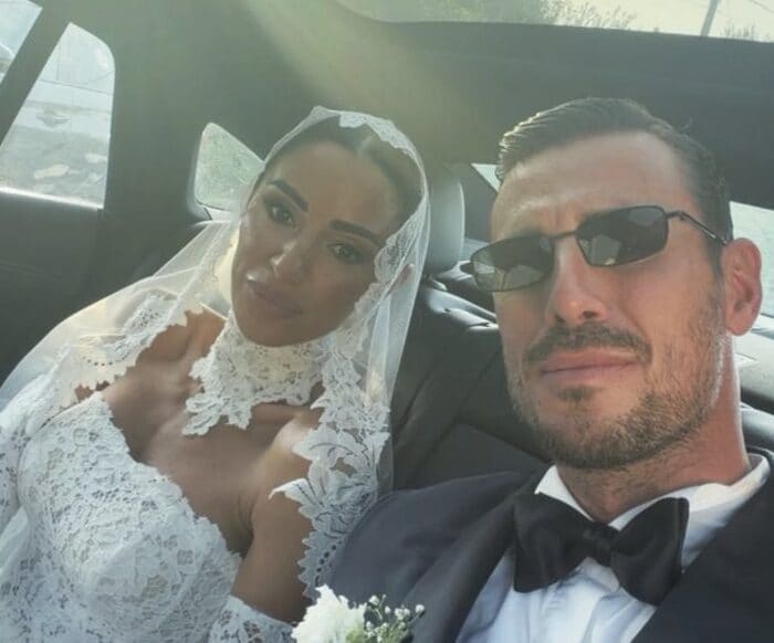 L'ex tronista di Uomini e Donne Mattia Marciano sposo, le nozze a Napoli e l'arrivo per mano con il figlio