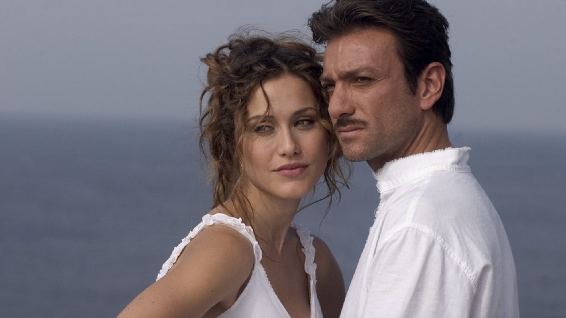 Rai1 rimedia ai bassi ascolti: cancellate le repliche de La Porta magica e Le Stagioni dell'amore, torna Capri