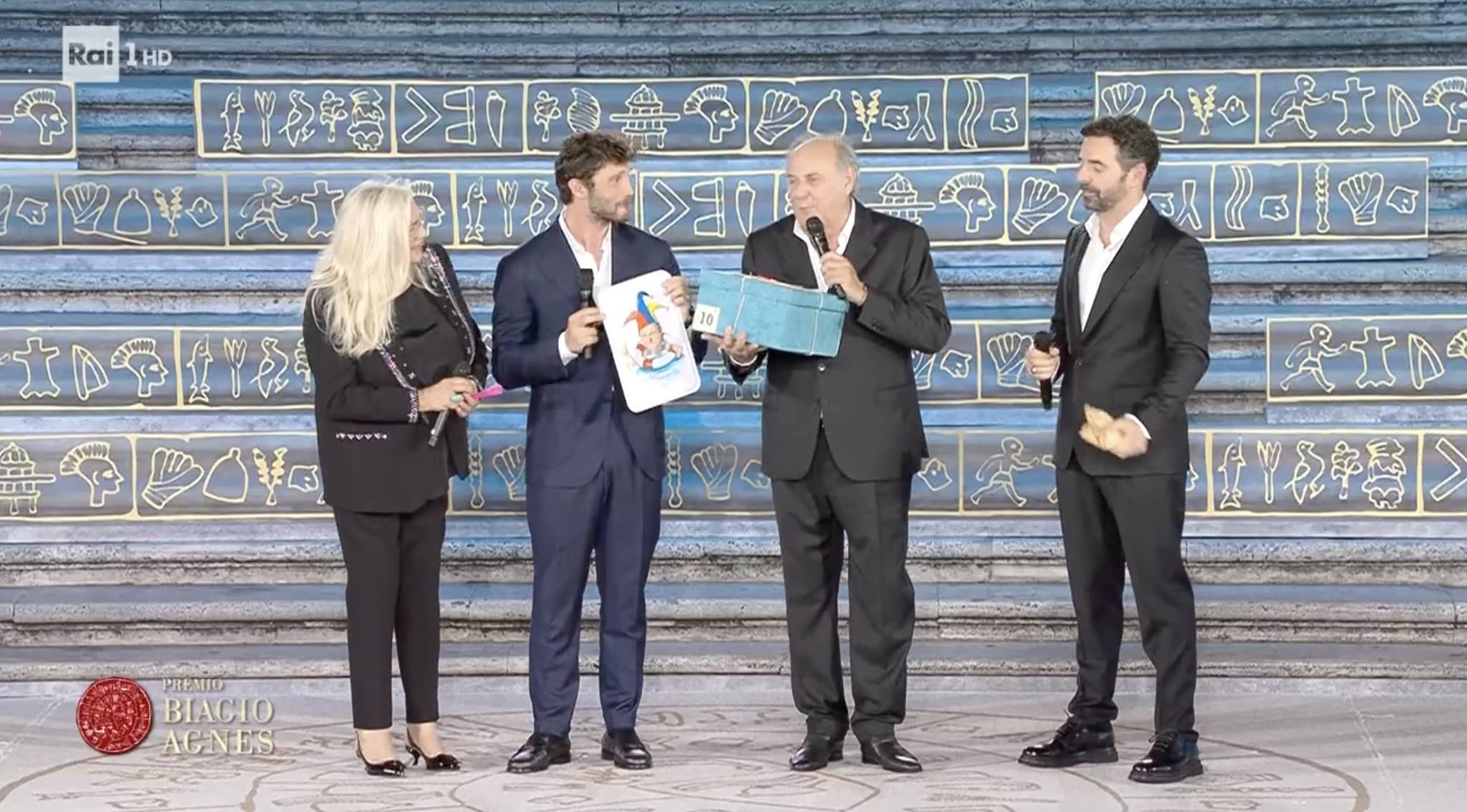 Gerry Scotti: "A De Martino invidio l'età a cui è arrivato a grandi livelli. A 35 anni nemmeno mi volevano"