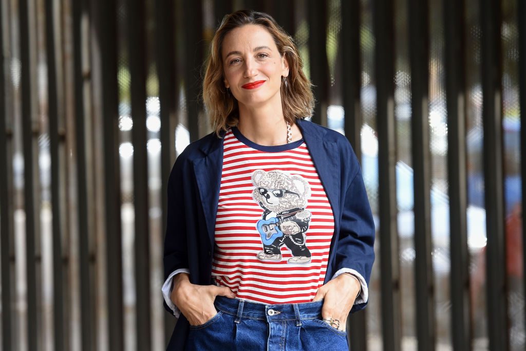 Francesca Inaudi: "È tardi avere un figlio dopo i 40 anni come ho fatto io. Un altro furto della società alle donne"