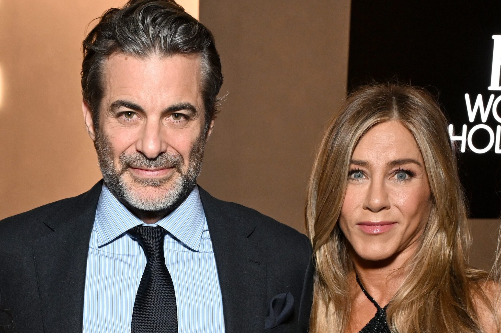 Jennifer Aniston e l'amore "pericoloso" con Jim Curtis, gli amici: "Sta rifiutando il lavoro per stare con lui"